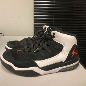 Used Jordan Size 7. These are not fake. Will send more pics if interested.